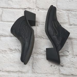 Roper  Women's Black Leather Slip-on Mules Clogs